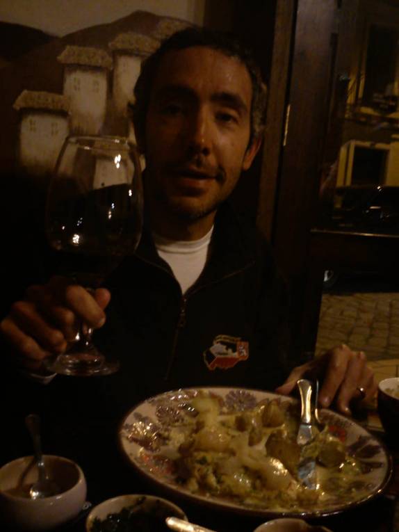 Esbaldando-se no Tiesto, delicioso restaurante de Cuenca, no Equador